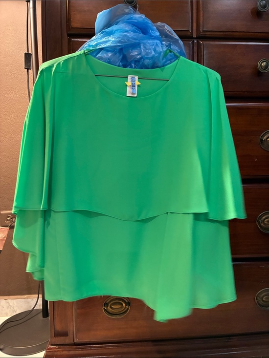 Trive light Tops - Trine light Emerald Green Layered Flutter-Sleeve Blouse